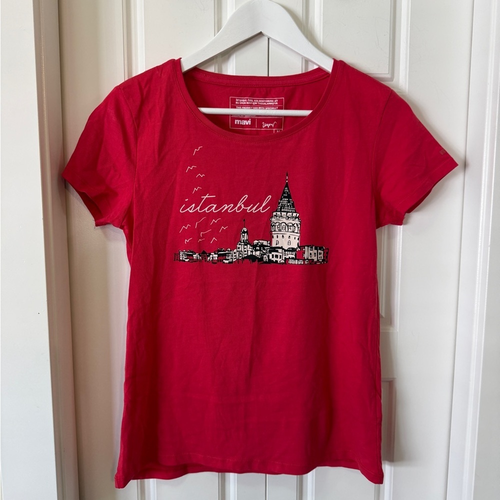 🔴 Mavi Istanbul Collection Graphic Tee (Size M)